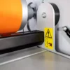 Avertissement de sécurité sur machine industrielle.