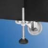 Pied réglable sur meuble avec roulette grise.