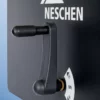 Poignée noire sur panneau avec logo Neschen.