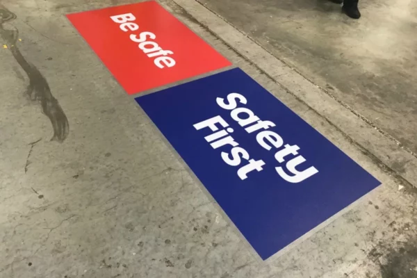 Messages au sol : soyez prudent, sécurité d'abord.