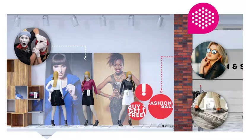 Vitrine de magasin avec mannequins et promotion mode