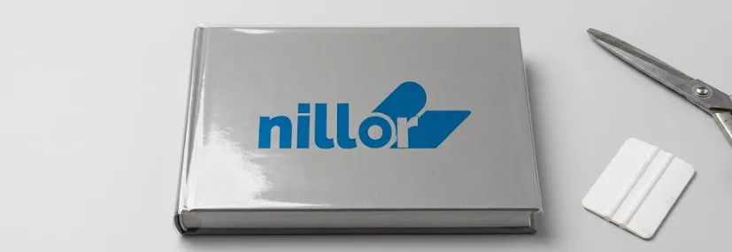Boîte argentée Nillor avec outils de pose