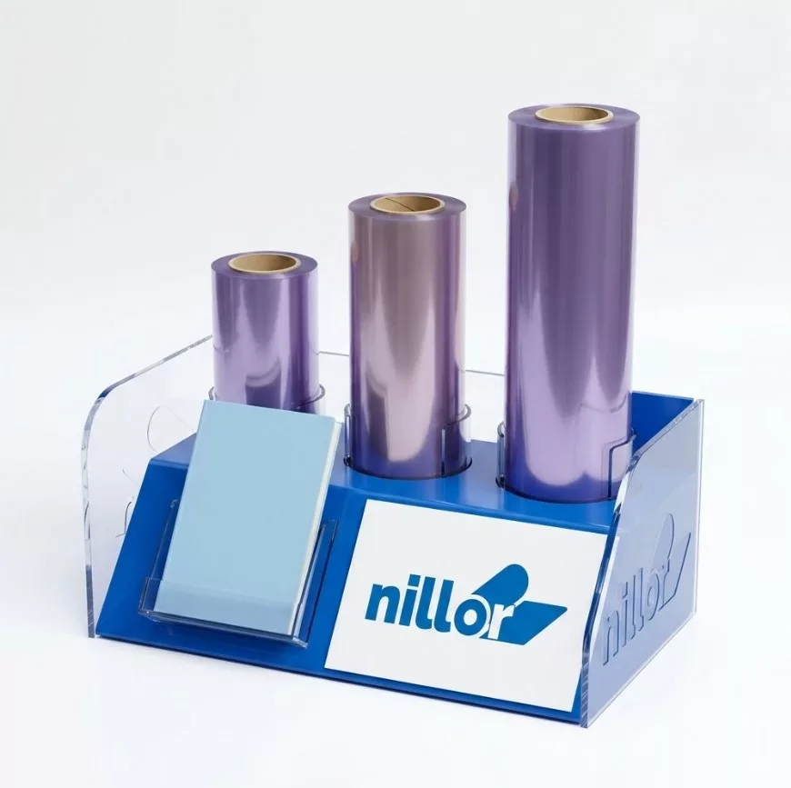 Présentoir bleu avec rouleaux de film violet