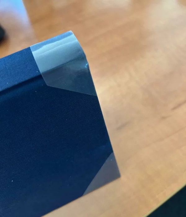 Coin de dossier bleu avec protection plastique